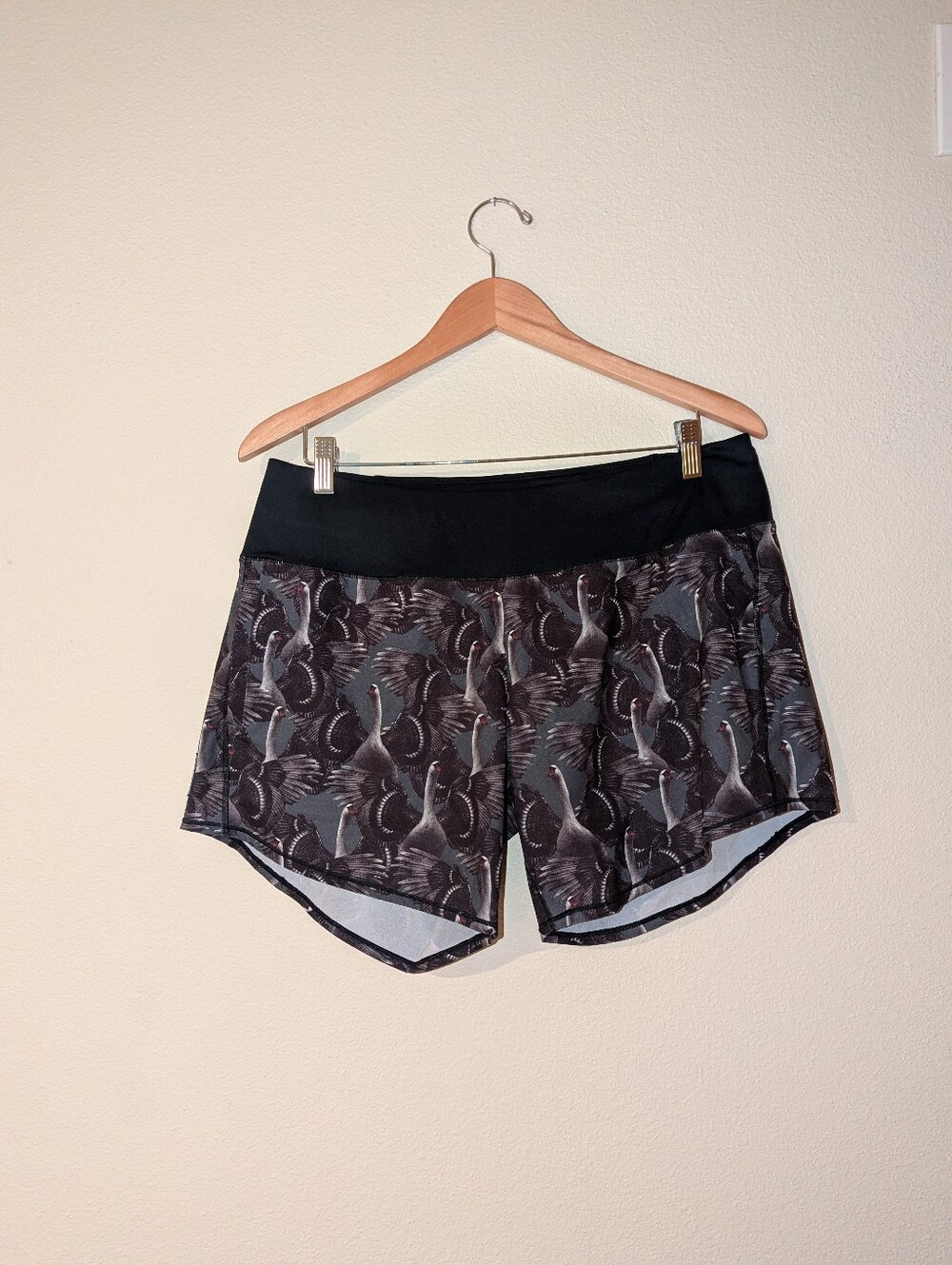 Oiselle Size 8 Long Roga Shorts Swan Lake